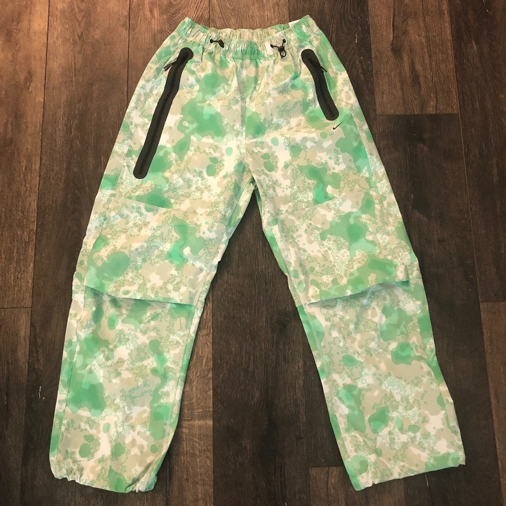 NIKE TECH WOVEN OVERSIZED CAMO PANTS SIZE S BRAND NEW W/TAGS (HV0972-034)